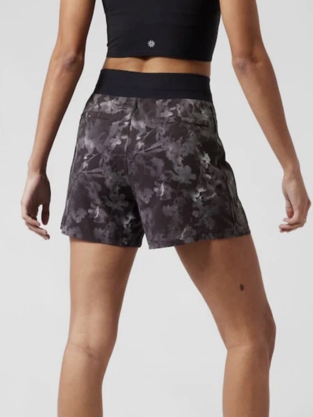 Athleta Brooklyn Printed Shorts Lumen Black Grey Floral Size 8